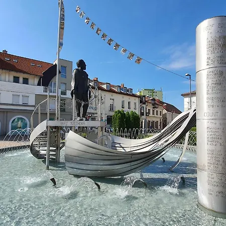 In Siofok/balaton 19943 *