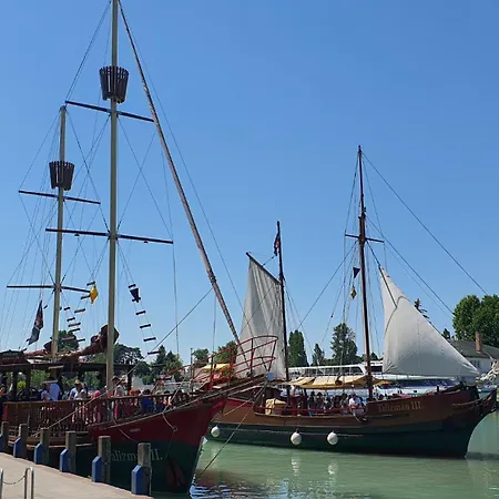 In Siofok/balaton 19943 * Siofok